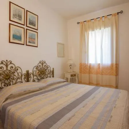 Pittulongu Sleeps 4 *