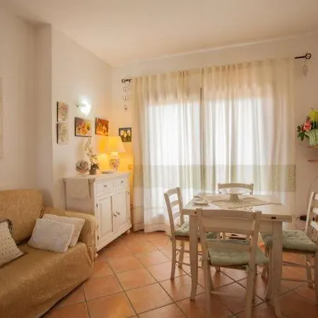 Appartamento Pittulongu Sleeps 4 *